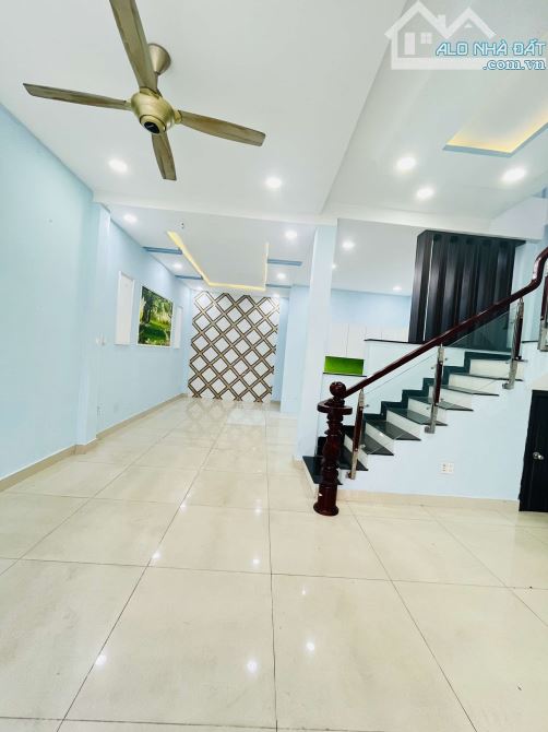 CẦN BÁN NHÀ 2 TẦNG HẺM XE HƠI SÁT MẶT TIỀN ĐÔNG HƯNG THUẬN 02 QUẬN 12