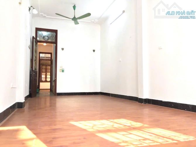 Cần Bán Nhà riêng Phố Láng Hạ 56m 5 Tầng MT 3,6m chỉ 21,9 tỷ gần ôtô Kinh Doanh phân lô.