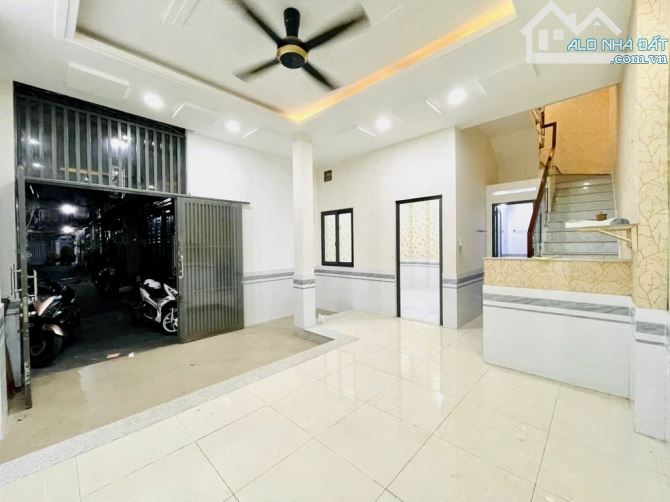 Nhà đẹp Thống Nhất - Hơn 5 tỷ - Hẻm xe hơi đậu cửa - 3 tầng 3PN- vào ở ngay
