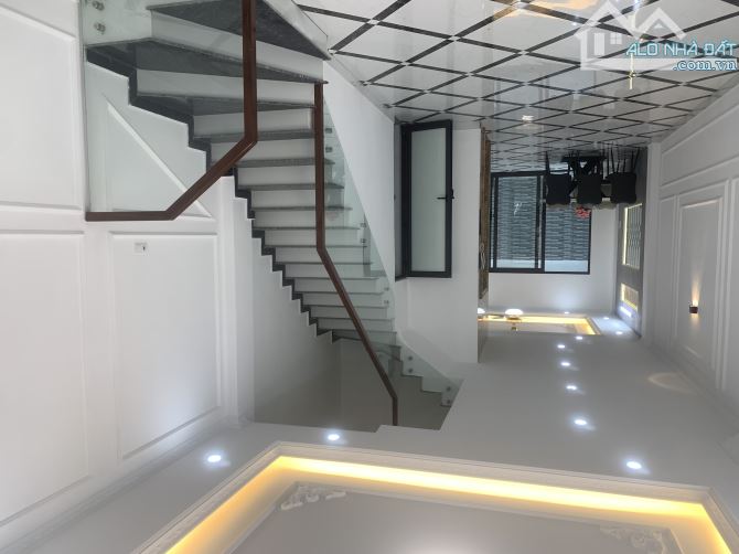 Nhà tứ hiệp 40m2, sổ đỏ chính chủ, nhà mới 5  tầng ở ngay