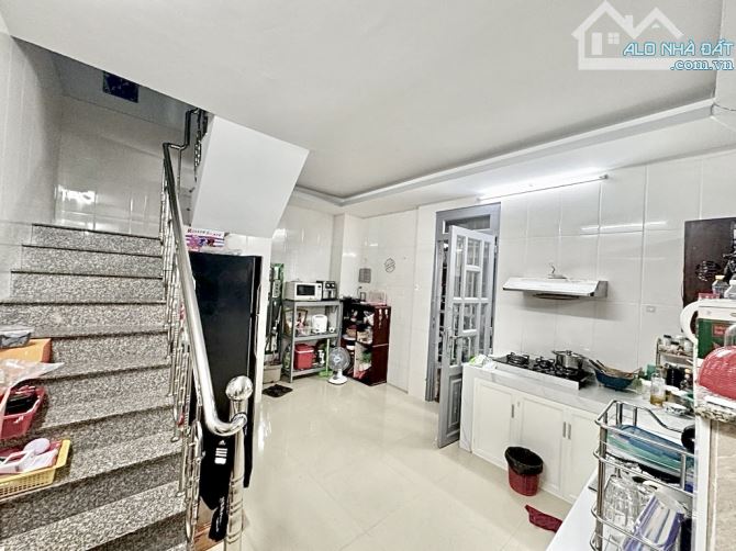 NHÀ VIP Q7 - 77m², Ô TÔ TRONG NHÀ,  7.1 TỶ TL