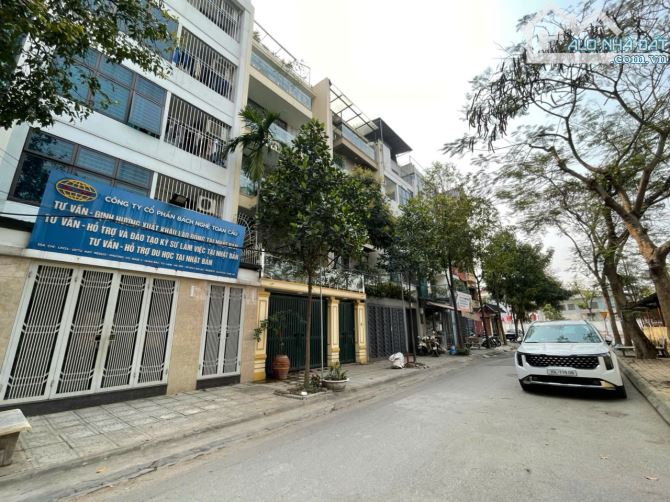 NHÀ PHÂN LÔ 2 MẶT NGÕ 26 TỶ 81m 5 TẦNG MT 6m VỈA HÈ Ô TÔ TRÁNH RESCO CỔ NHUẾ BẮC TỪ LIÊM - 1