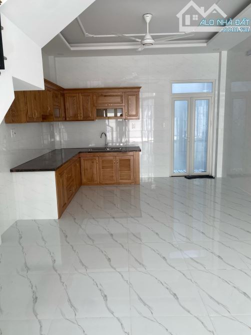 Nhà 1 trệt 2 lầu 4PN ở Võ Văn Hát Q9 143m2 sàn sổ hồng riêng giá rẻ - 1