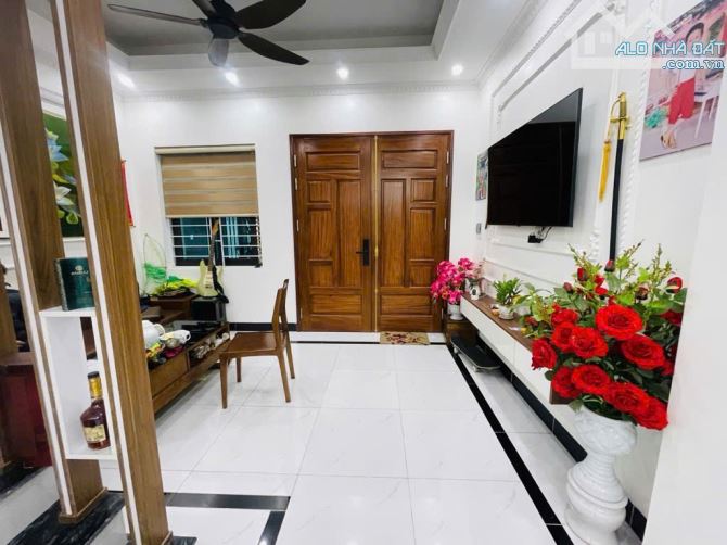 MINH KHAI NGÕ THÔNG QUẬN ỦY BTL 40M DÂN XÂY-40M Ô TÔ TRÁNH-FULL NỘI THẤT SỊN-NHỈNH 7 TỶ - 1