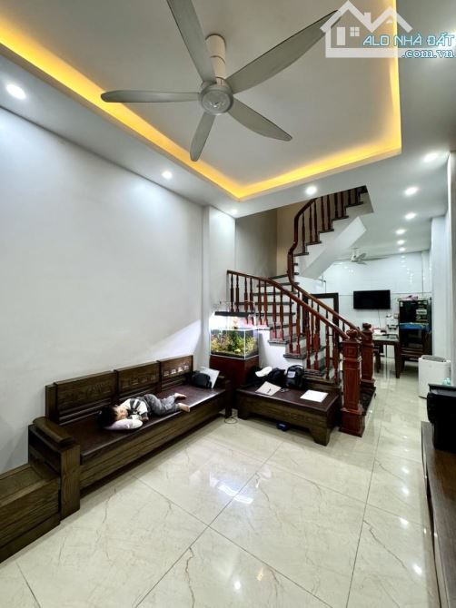 Nhà đẹp Cầu Giấy 38m2*5T kd, ô tô, 2 thoáng full nt ở ngay 8tỷ hơn. - 1