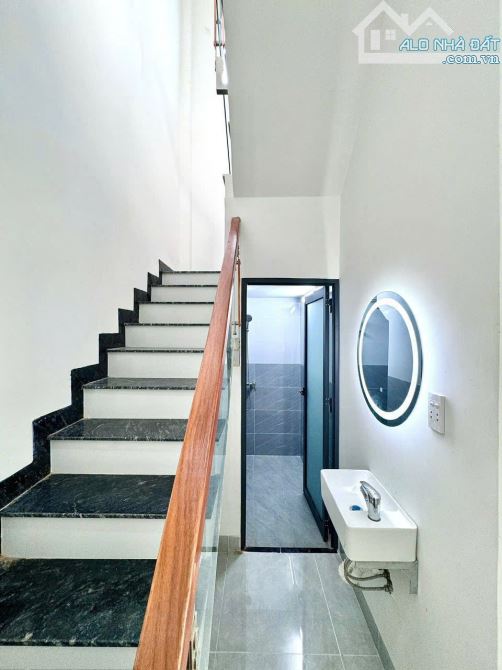 Bán nhà mới xây, ngay ngã 4 Tân Phong - 1