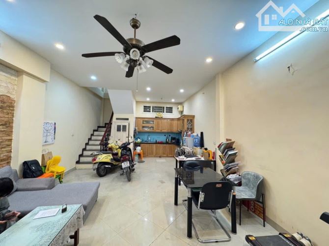Đường Láng ( không quy hoạch ) Diện tích : 43m - mặt tiền 5m - Giá 10.3 tỷ - 1