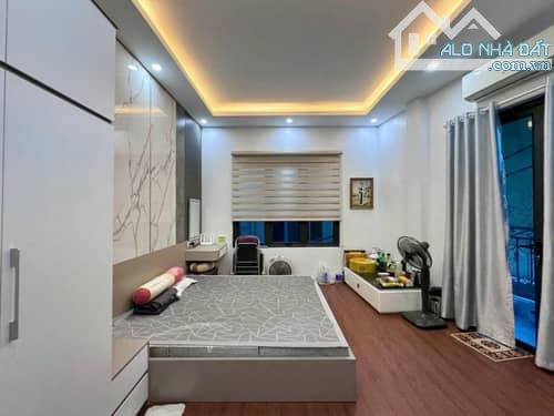 8 tỷ nhà 5tang 31m2 mt3,9m lô góc ô tô  tại đống đa - 2
