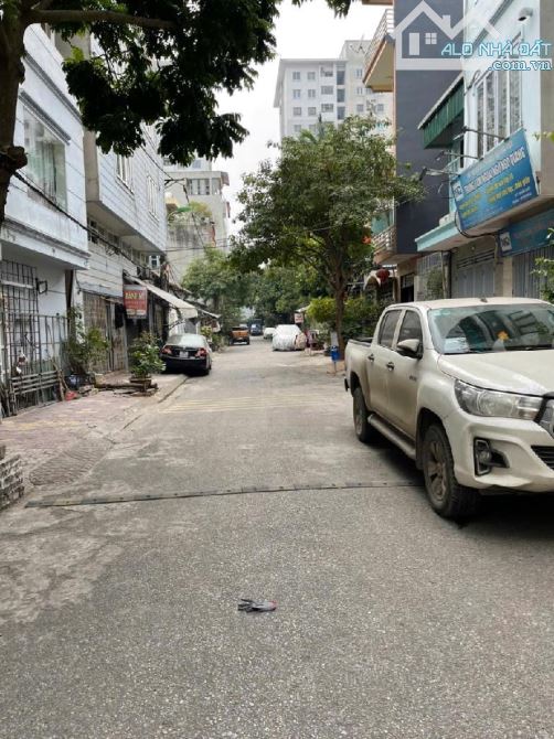 PHÂN LÔ Ô TÔ ĐỖ CỬA VỈA HÈ,MẶT TIỀN KHỦNG,KINH DOANH,SỔ ĐỎ VUÔNG ĐẸP NGAY CHỢ DIÊM GỖ. - 2