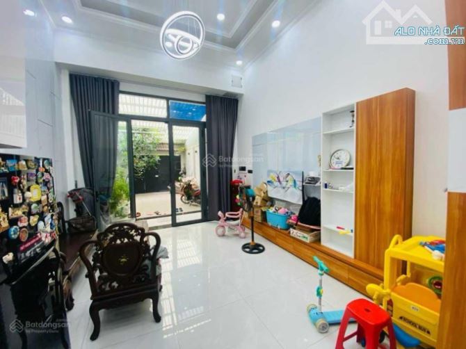 Bán nhà Mặt Tiền ngay CoopMart Ngã Tư Thủ Đức, 126 m2 ,4 lầu , Nhỉnhn12 tỷ - 2