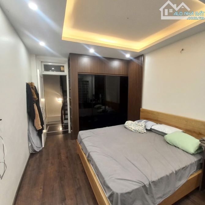 LÔ GÓC Ô TÔ QUA NHÀ GẦN Ô TÔ TRÁNH- LA KHÊ HÀ ĐÔNG 5 TẦNG GIÁ HƠN 6 TỶ - 2