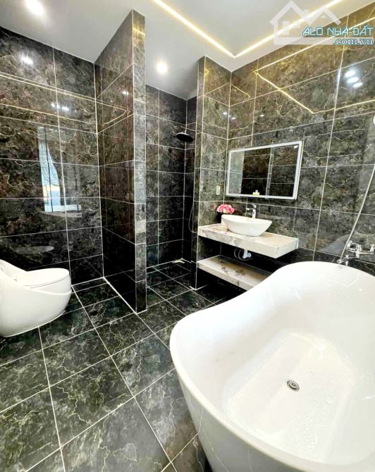 NHÀ 3 TẦNG SIÊU ĐẸP ĐƯỜNG 7.5M FULL NỘI THẤT NGAY TRUNG TÂM THÀNH PHỐ. - 2