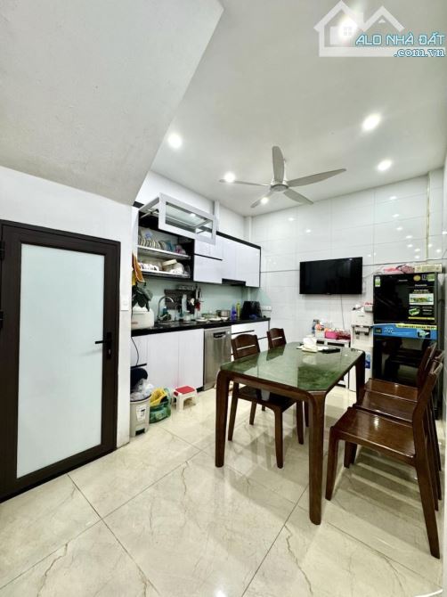 Nhà đẹp Cầu Giấy 38m2*5T kd, ô tô, 2 thoáng full nt ở ngay 8tỷ hơn. - 2