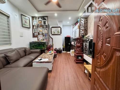 8 tỷ nhà 5tang 31m2 mt3,9m lô góc ô tô  tại đống đa - 3