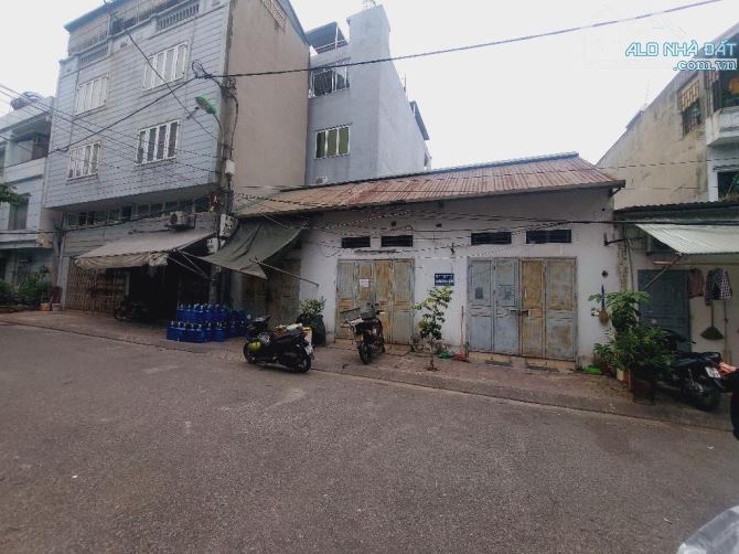 PHÂN LÔ Ô TÔ ĐỖ CỬA VỈA HÈ,MẶT TIỀN KHỦNG,KINH DOANH,SỔ ĐỎ VUÔNG ĐẸP NGAY CHỢ DIÊM GỖ. - 3