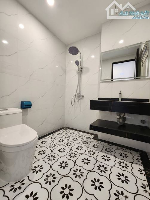 Bán nhà trung tâm Thượng Thanh 6T 30m chỉ hơn 5 tỷ mới đẹp, thiết kế hiện đại, thông ô tô - 3