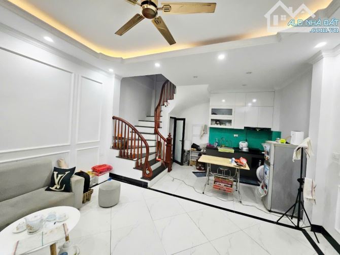 XUÂN PHƯƠNG 36M NGÕ Ô TÔ TRÁNH*GIÁP TRỊNH VĂN BÔ*CHỦ ĐỂ LẠI FULL NỘI THẤT*CHỈ NHỈNH 5 TỶ - 3