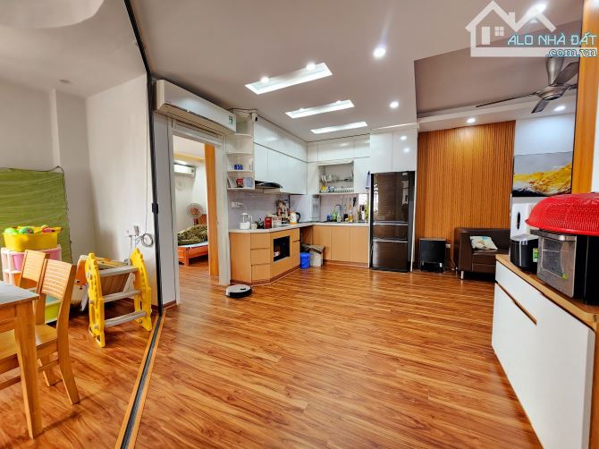 Giảm gần 1 tỷ, chủ cần bán gấp siêu phâm Cầu Giấy 97m2, 3Pn, lô góc, tặng nội thất - 3