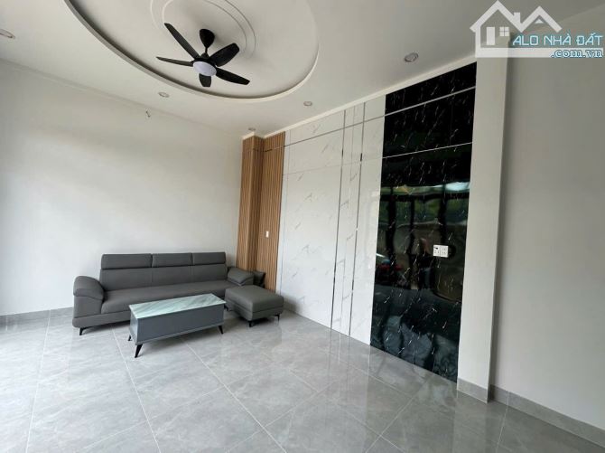 Bán nhà mới xây, ngay ngã 4 Tân Phong - 3