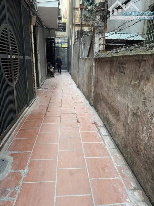 Đường Láng ( không quy hoạch ) Diện tích : 43m - mặt tiền 5m - Giá 10.3 tỷ - 3