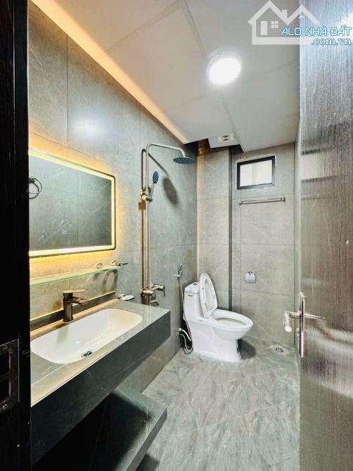 B.Á.N NHÀ LIÊN MẠC ,  Ô TÔ  , SÁT HỒ SEN , LÔ GÓC THOÁNG SÁNG , Ở RẤT SƯỚNG 38M2, 5 TỶ 3 - 4