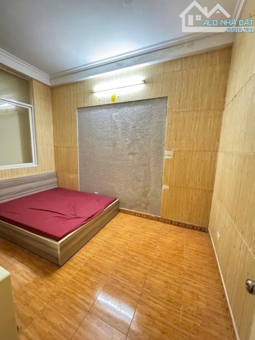 Đường Láng ( không quy hoạch ) Diện tích : 43m - mặt tiền 5m - Giá 10.3 tỷ - 4