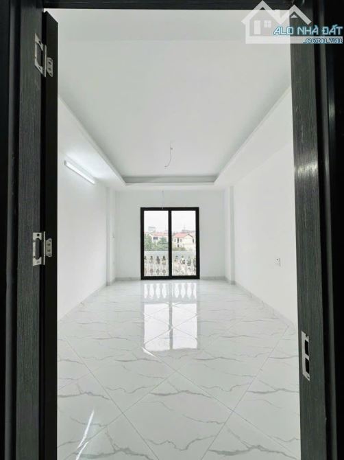 B.Á.N NHÀ LIÊN MẠC ,  Ô TÔ  , SÁT HỒ SEN , LÔ GÓC THOÁNG SÁNG , Ở RẤT SƯỚNG 38M2, 5 TỶ 3 - 5