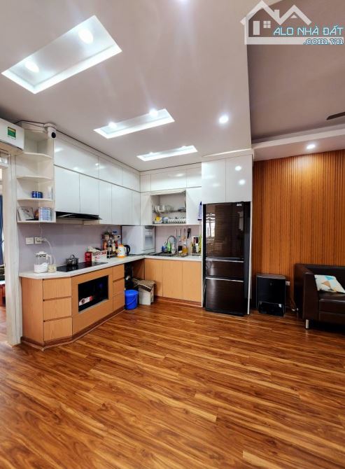 Giảm gần 1 tỷ, chủ cần bán gấp siêu phâm Cầu Giấy 97m2, 3Pn, lô góc, tặng nội thất - 5