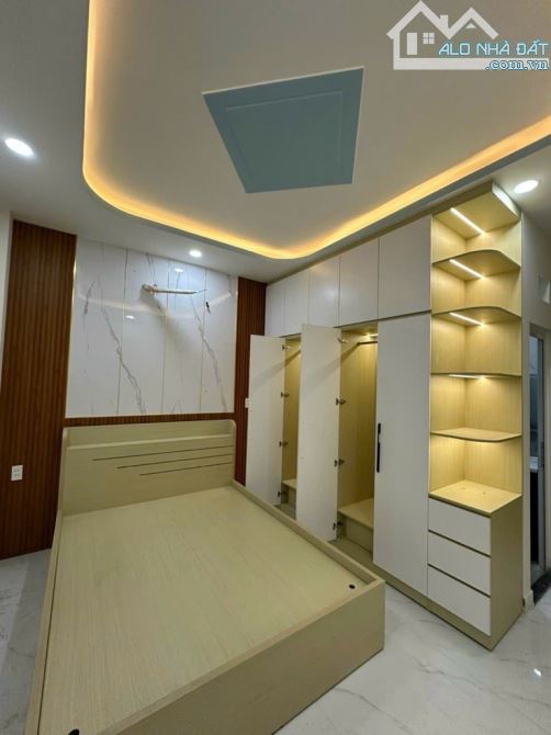 NHÀ MỚI GIÁP TÊN LỬA - GẦN CHỢ - HXT THÔNG - NGANG GẦN 5M - 5 TẦNG - FULL NỘI THẤT - 5