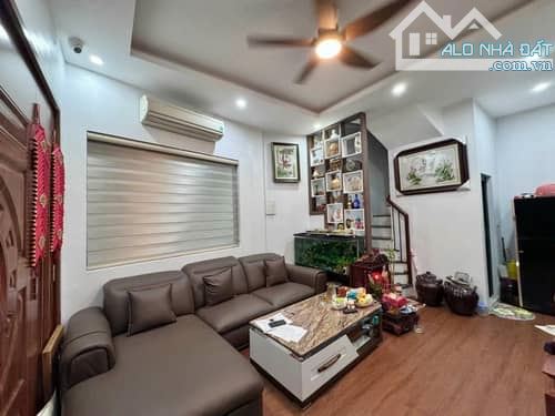 8 tỷ nhà 5tang 31m2 mt3,9m lô góc ô tô  tại đống đa - 6