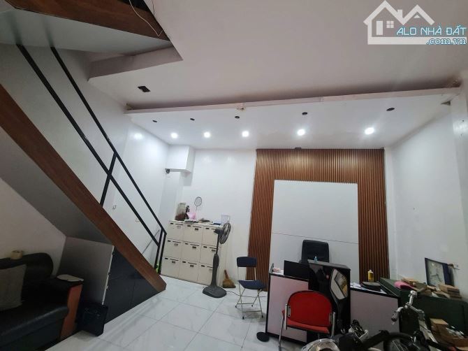 SIÊU PHẨM PHỐ TRẦN QUỐC HOÀN 35m2 - 5T - MT 5.7m - VỈA HÈ - ÔTÔ ĐỖ CỬA - KINH DOANH 12 TỶ - 6
