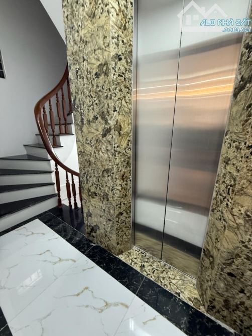 SIÊU PHẨM BA ĐÌNH 10tỷ 40m 6T MT 4m LÔ GÓC ÔTÔ TRÁNH GẦN PHỐ NHÀ ĐẸP TẶNG NỘI THẤT THẤT - 6