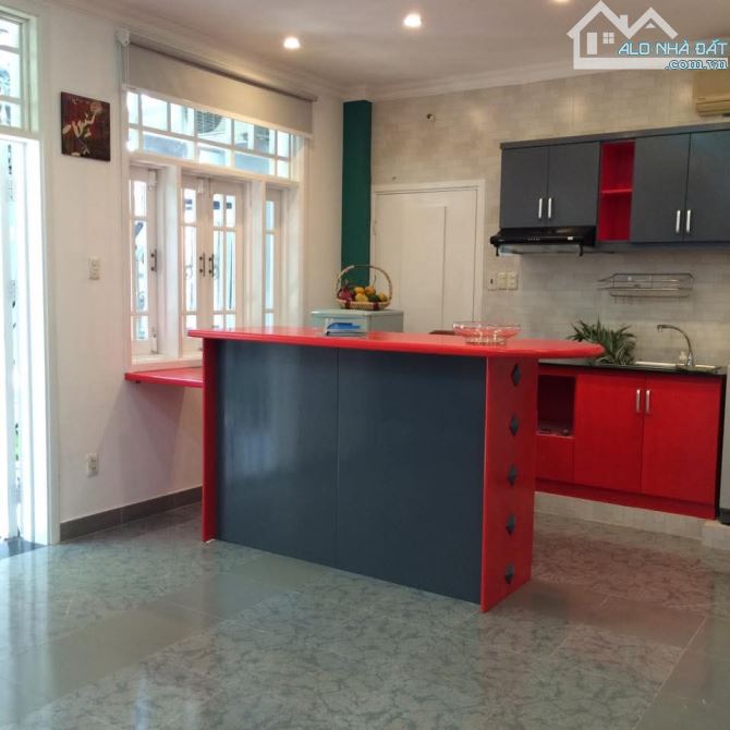 CHDV HXH Lô góc 4 tầng vị trí đẹp Tôn Thất Tùng Quận 1 - 7