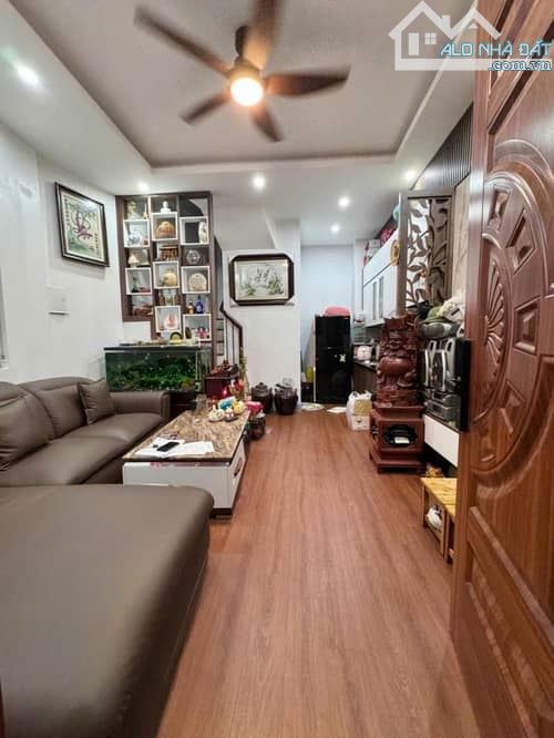 8 tỷ nhà 5tang 31m2 mt3,9m lô góc ô tô  tại đống đa - 7