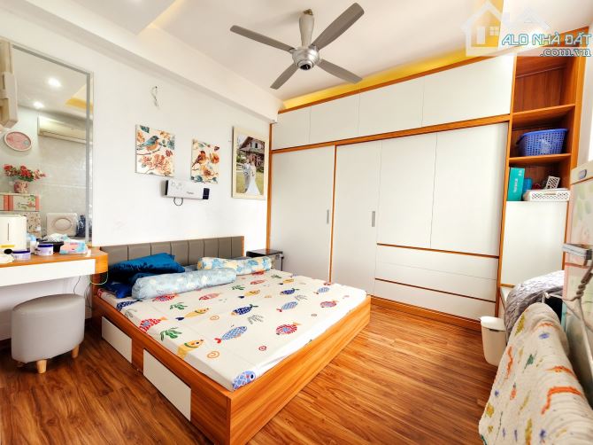Giảm gần 1 tỷ, chủ cần bán gấp siêu phâm Cầu Giấy 97m2, 3Pn, lô góc, tặng nội thất - 7