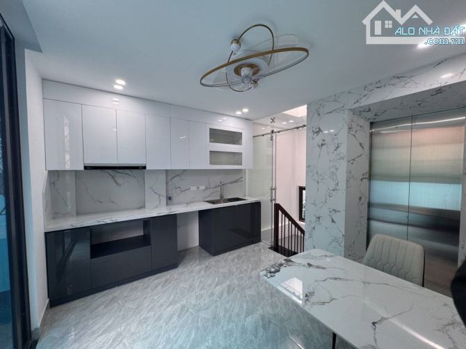 🏡 Ngọc Lâm, Long Biên, 40m2 x 5 tầng, Thang máy, Ô tô, 8 tỷ 4 - 8