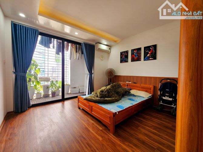 Giảm gần 1 tỷ, chủ cần bán gấp siêu phâm Cầu Giấy 97m2, 3Pn, lô góc, tặng nội thất - 9