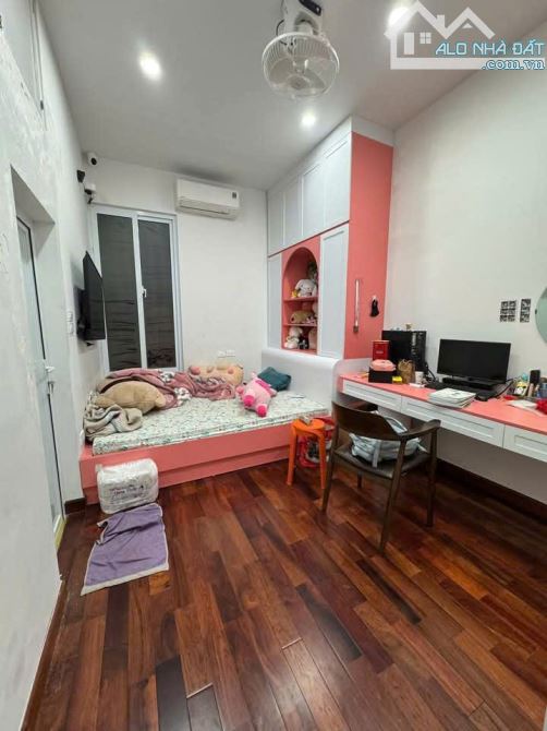 BÁN LÊ ĐẠI HÀNH 22M, 4 TẦNG, 6.39 TỶ, NGÕ KINH DOANH - Ô TÔ ĐỖ CỔNG - SÁT MẶT PHỐ.