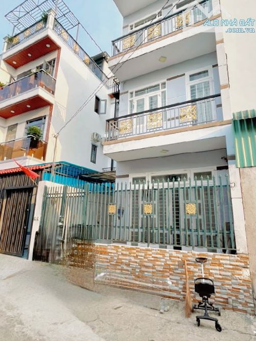 Bán gấp nhà 62 m2, thạnh xuân quận 12, hẻm xe tải, còn mới ở ngay 3 tầng