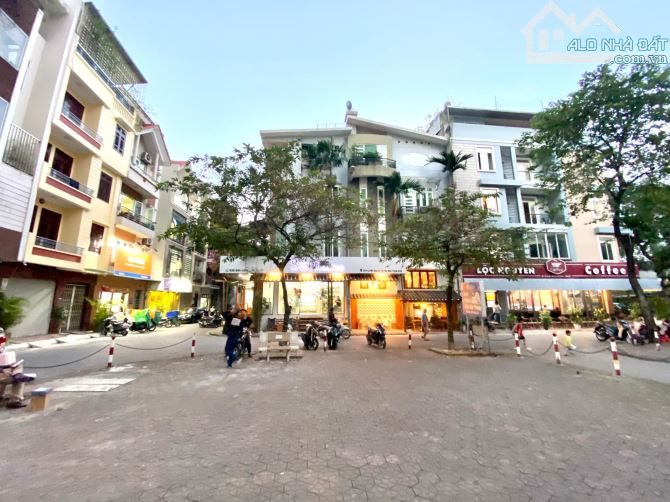 Bán nhà Trung Kính DT 85m2 x 4 tầng, MT 5.5m, Giá 31 tỷ