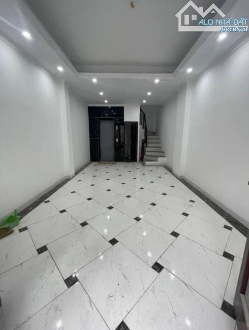 BÁN NHÀ TƯ ĐÌNH, NGÕ Ô TÔ TRÁNH , THÔNG, 30M, 6 TẦNG, 4.3M MẶT TIỀN, 6.5 TỶ.