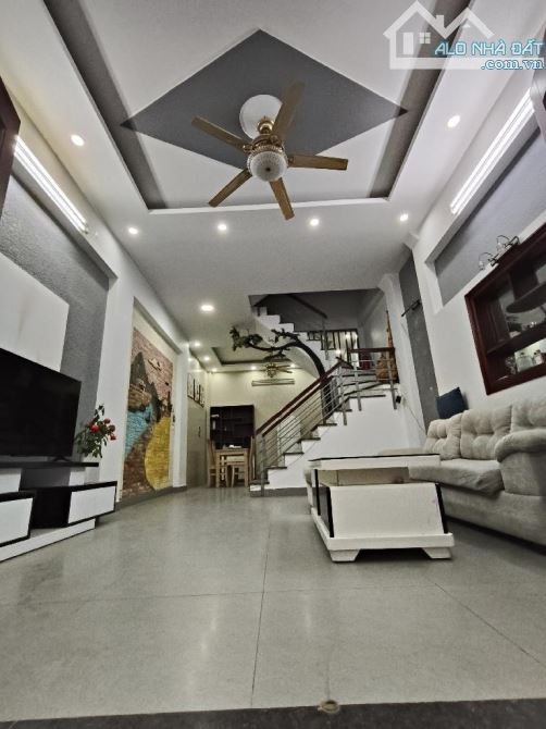 BÁN NHÀ PHỐ HỒNG MAI - 42M - CHỈ 9 TỶ - NGÕ THÔNG - CÁCH Ô TÔ 15M