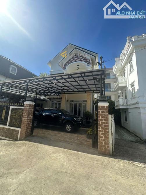 Bán Villa Hẻm ô tô lớn Sổ riêng Mai Anh Đào, Phường 8, Đà Lạt,