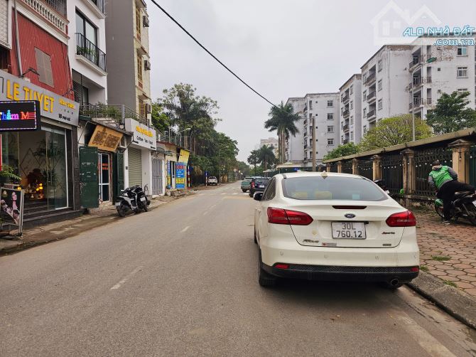 Bán nhà Phú Kiều 126mx2T, MT 20m, phân lô ô tô, 3 mặt tiền, KD, 38 tỷ.