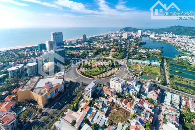 Bán nhà mặt tiền Nguyễn Thị Minh Khai, Gần vòng xoay Paradise, Vũng Tàu - giá 10.05 tỷ