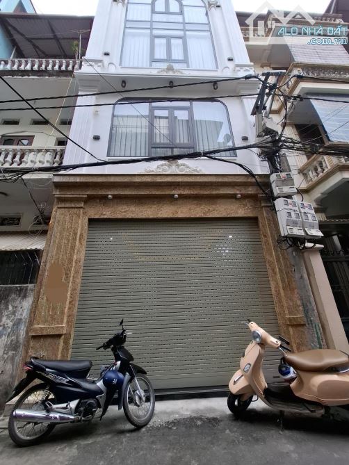 Bán nhà Vương Thừa Vũ, DT 48m2 x 7T, MT 5.5m, thang máy, phân lô oto, kinh doanh, 19 tỷ 4