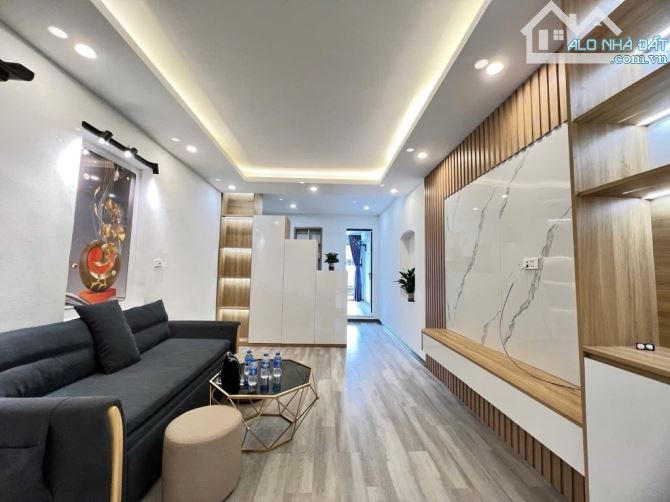 2.9 TỶ SỞ HỮU CĂN HỘ TẬP THỂ PHỐ 8/3, Ô TÔ ĐỖ CẦU CHÂN CẦU THANG