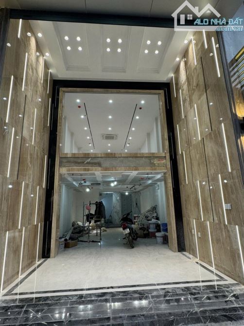 BÁN TÒA VĂN PHÒNG MỚI XÂY – PHỐ HOÀNG NGÂN – DT 61m² x 8 TẦNG – MẶT TIỀN 4.7m – GIÁ 32 TỶ