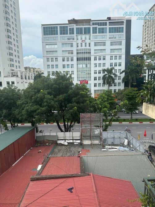 BÁN NHÀ 5T Ở NGAY CÁCH 1 NHÀ RA MP HOÀNG QUỐC VIỆT CẦU GIẤY Ô TÔ VÀO NHÀ 70M2 MT 5M 16 TỶ