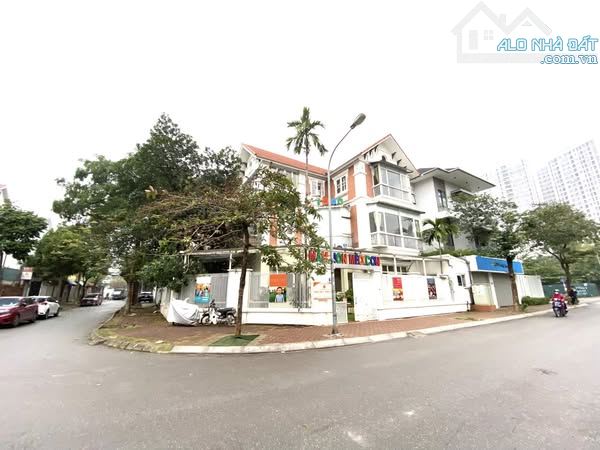 BIỆT THỰ RESCO CỔ NHUẾ, SỔ ĐỎ 240M, MT 30M, 4 TẦNG, DÒNG TIỀN. 68 TỶ